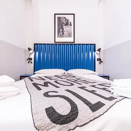 Hostel Yellowsquare *
