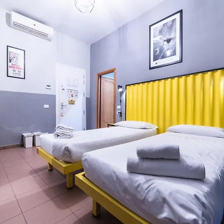 Yellowsquare Hostel