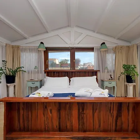Frattina Family Romantic Superior Apartment