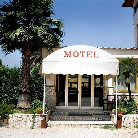Salaria Hotel