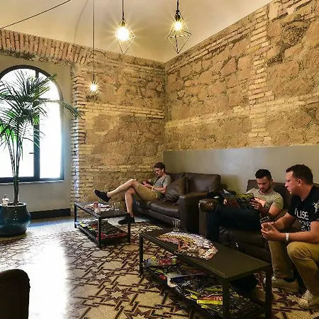 Yellowsquare Hostel