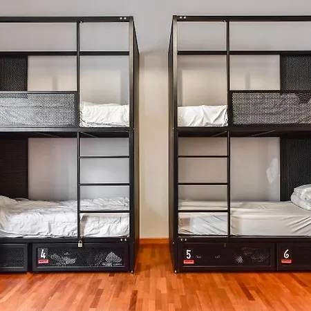 Yellowsquare Hostel