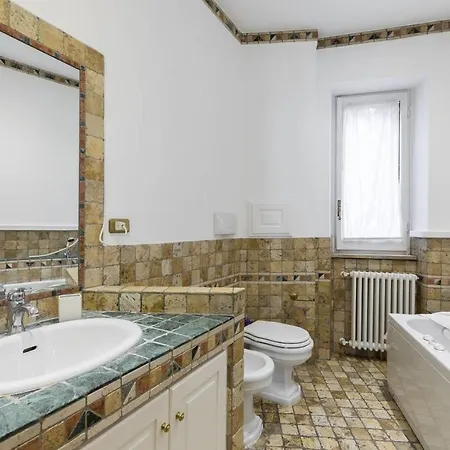 Queenavona Apartment