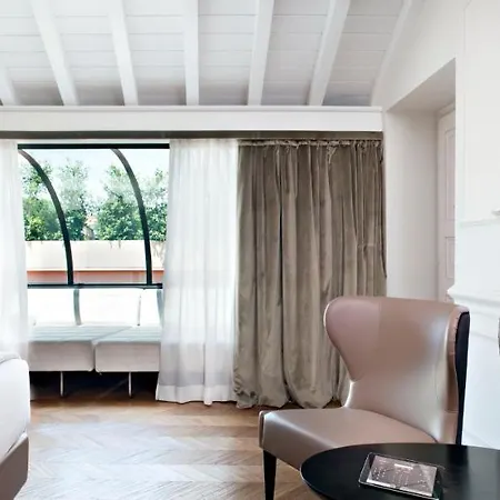 The Corner Otel 4*