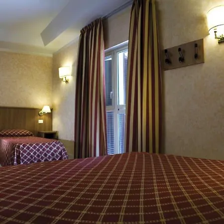 Salaria Hotel