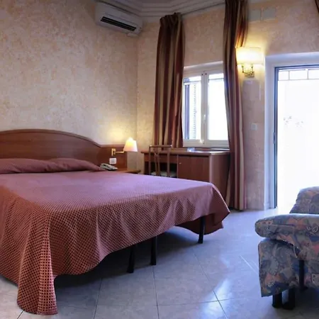 Salaria Hotel 3*