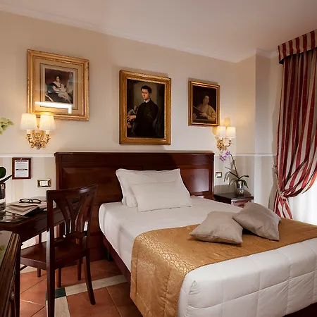 Hotel Des Artistes 3*