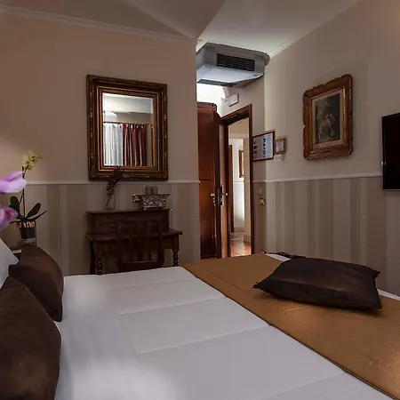 Des Artistes Hotel