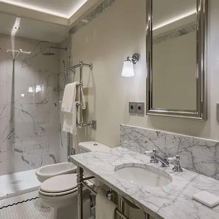 Room Mate Collection Filippo, Rome-Fontana Di Trevi 酒店 4*