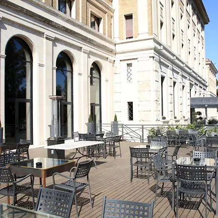 Th - Carpegna Palace Hotel 4*