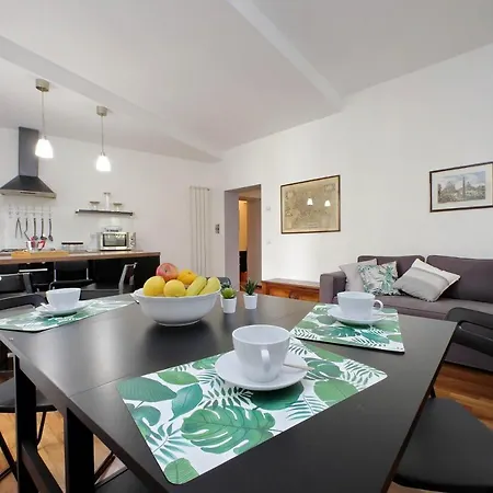 Apartment Ych-sweet Near Colosseo Rom