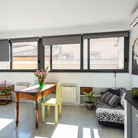 Banchi Nove, Penthouse Full Of Light And Silence