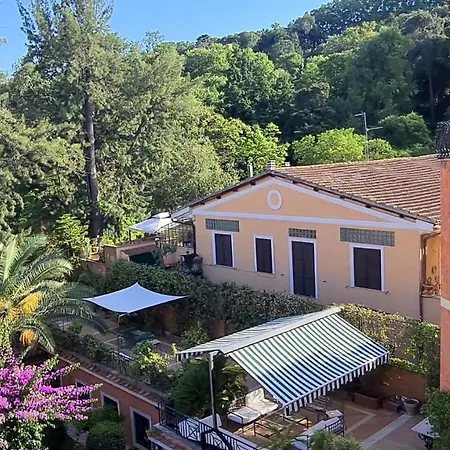 Riari Garden Bed & Breakfast 5*