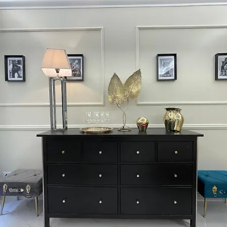 Διαμέρισμα Spanish Steps Glamour & Sauna Luxury ****