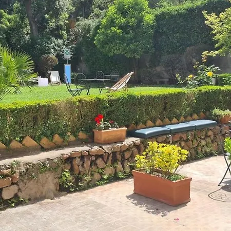Riari Garden Bed & Breakfast 5*