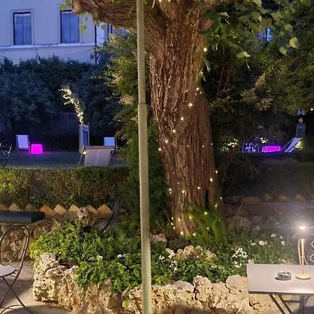 Bed & Breakfast Riari Garden