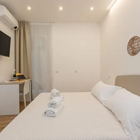 Colosseum Holidays - Three-bedroom Appartement *