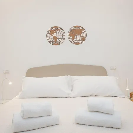 Colosseum Holidays - Three-bedroom Rome