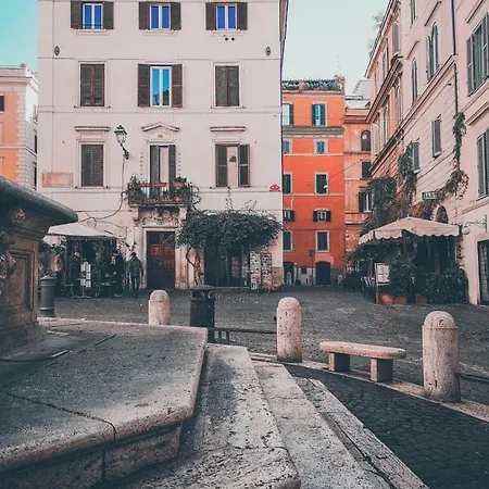 Center House Colosseo Apartman *