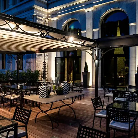 Th - Carpegna Palace