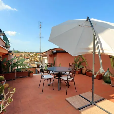 Appartamento Vicolo Del Cinque Penthouse | Romeloft *