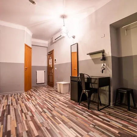 Yellowsquare Hostel
