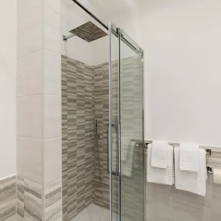 Gasthof Clodio Welcome - 5 Arredate Con Bagno Interno - Zona Comune - Condizionatori - *