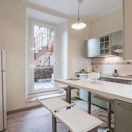 Apartment Poerio Home&garden Near The Centre Of