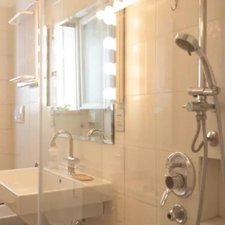 Tiziano Apartment-a Spacious For In