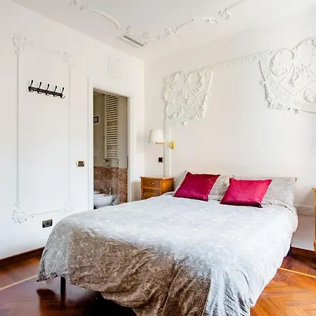 Trastevere White Apartment