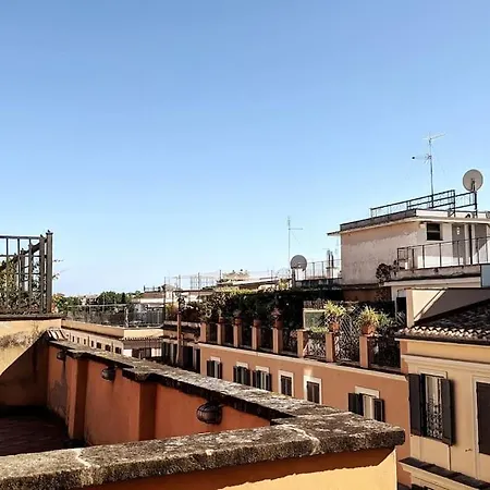 Trastevere White Apartment *
