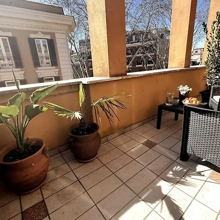 Trastevere White Apartment
