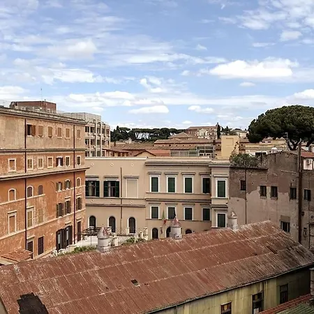 Trastevere White Apartment