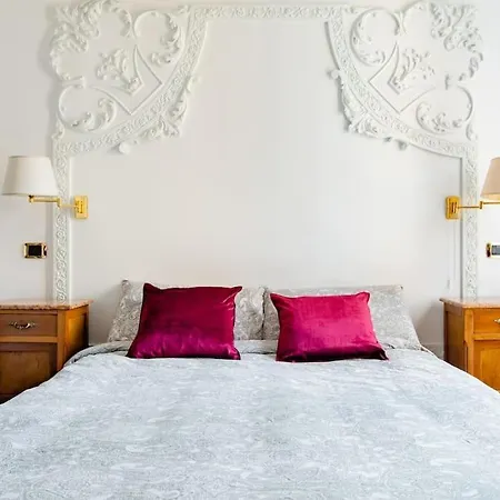 Trastevere White Apartment *