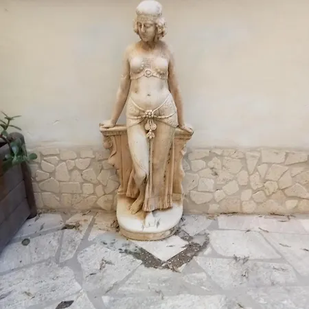 Up Homestay Rome