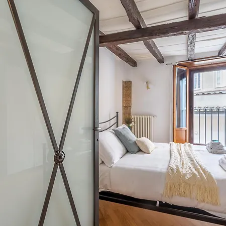 Iflat Campo De Fiori's Comfy Gem Apartment