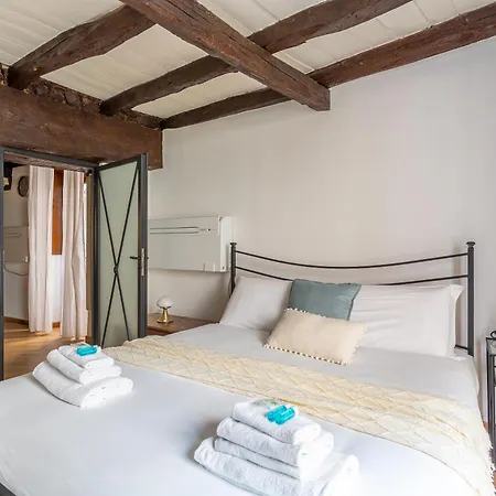 Apartment Iflat Campo De Fiori's Comfy Gem