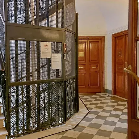 New Comfortable 2 Bedroom Della Vittoria By Halldis Apartment *