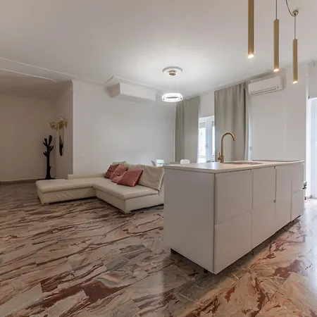New - Elegant, Modern With Terrace *