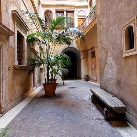 Centro Storico - Palazzo Avila '500 Apartment Rome