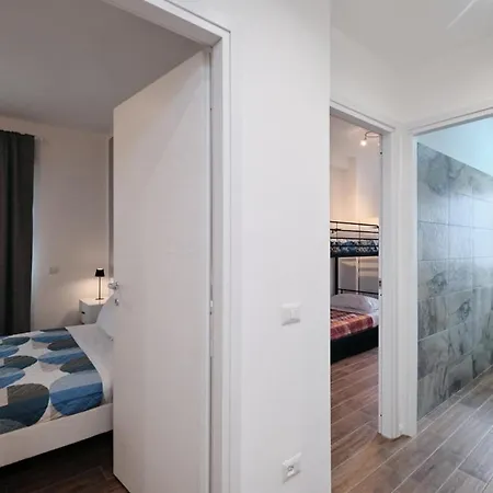 New Gens Iulia 2 Min Da Stazione Trastevere Apartment