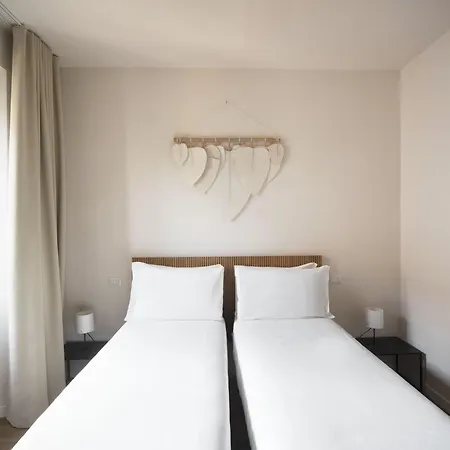 Yellowsquare Hostel