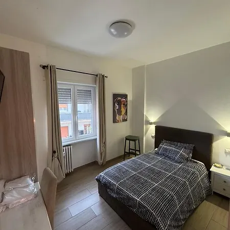 Apartamento Grazioso Tiburtina - 3 Bedrooms Roma