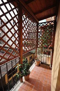 First Floor Affittacamere