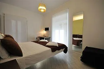 First Floor Affittacamere 2*