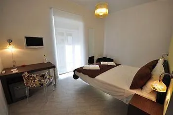 First Floor Affittacamere 2*