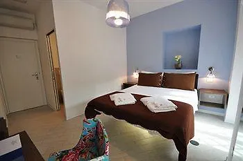 First Floor Affittacamere 2*