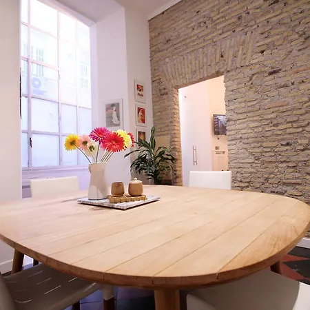 Spanish Steps Art Apartment *