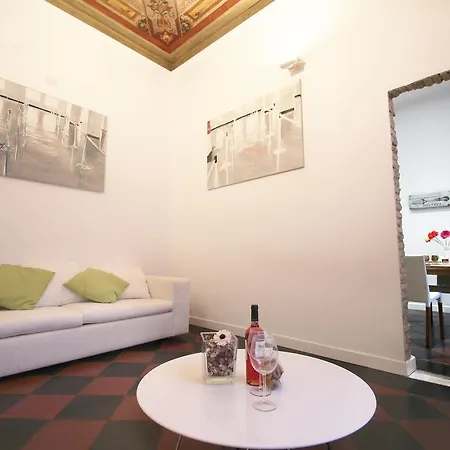 Spanish Steps Art Apartment *