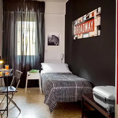 Radio Hotel 2*